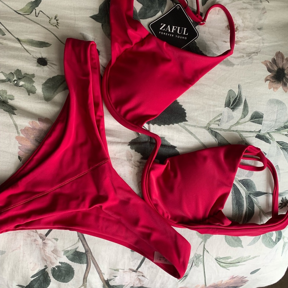 Push up wire plunge bikini Medium in scarlet red